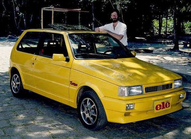 ClassicosSc's tweet photo. Uno Turbo foi lançado no Brasil em 1994, abastecido apenas com gasolina e com taxa de compressão baixa (7,8 : 1), entregava 118 cv a 5.750 rpm e 17,5 kgfm a 3.500 rpm.
#fiatbrasil #fiat #fiatuno #unomille #uno #unoturbo #oldschool #vintage  #oldschoolcars #vwbrasil #carlifestyle https://t.co/IqxNUiGuUk