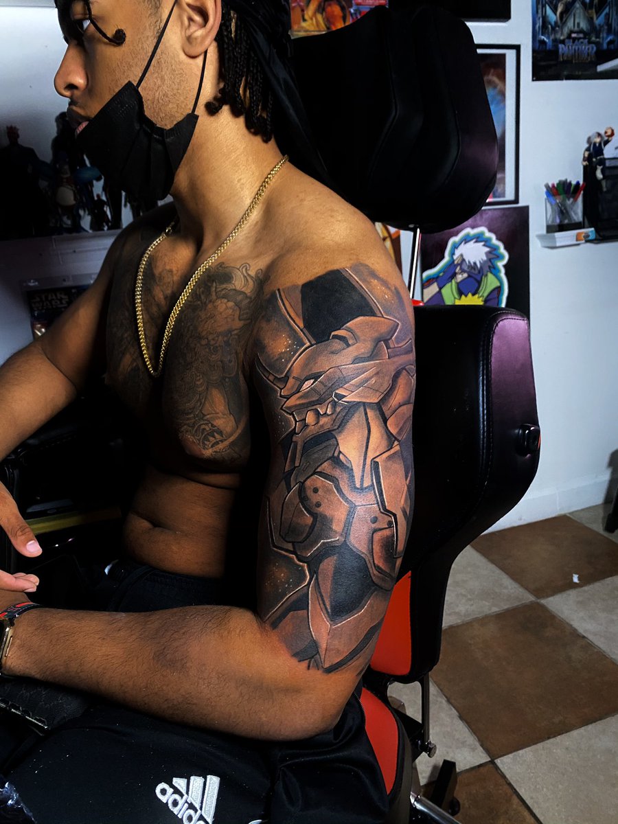 inkbypnut's tweet image. Something about them tattoos on brown skin!!! I be feeling like the show up better or am I tripping 😂