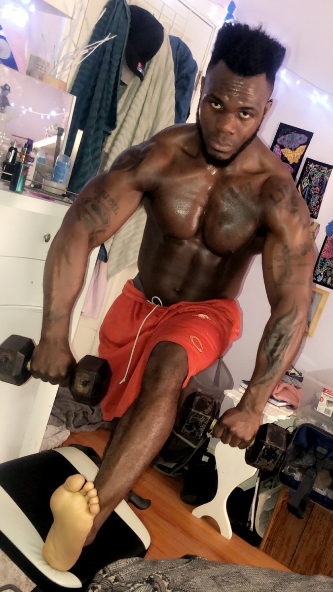 african_boyT's tweet photo. bow , bitch 🙇🏼♂️🕸🤴🏿🇱🇷
#Findom #AlphaMale #itsPrincebitch #Homewrecker #MuscleGod #FuckYoWife #Cuckold #AfricanLord https://t.co/yW3wqCfGZG