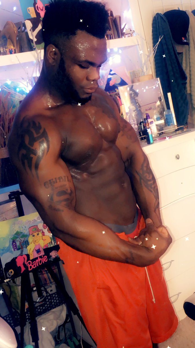 african_boyT's tweet photo. bow , bitch 🙇🏼♂️🕸🤴🏿🇱🇷
#Findom #AlphaMale #itsPrincebitch #Homewrecker #MuscleGod #FuckYoWife #Cuckold #AfricanLord https://t.co/yW3wqCfGZG