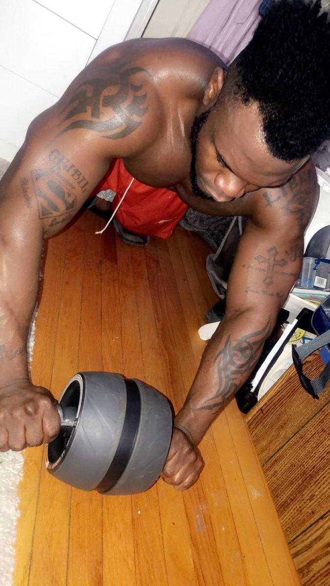 african_boyT's tweet photo. bow , bitch 🙇🏼♂️🕸🤴🏿🇱🇷
#Findom #AlphaMale #itsPrincebitch #Homewrecker #MuscleGod #FuckYoWife #Cuckold #AfricanLord https://t.co/yW3wqCfGZG