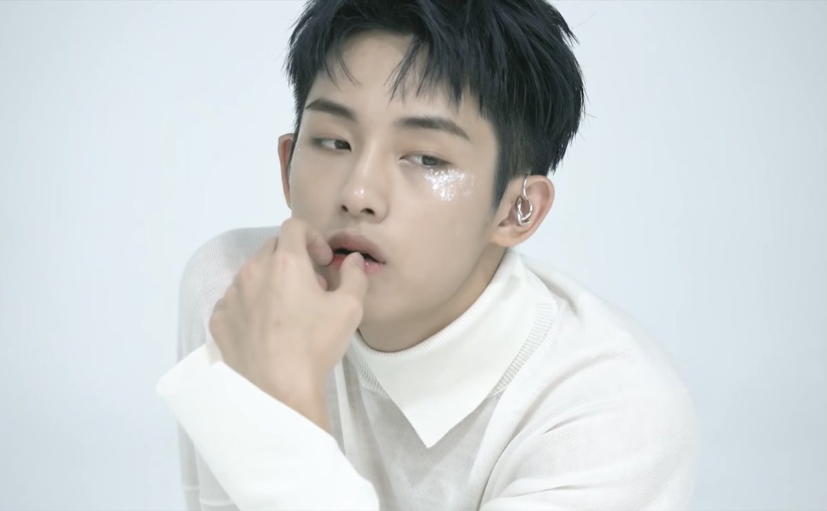 winwinspics's tweet photo. he is living art https://t.co/hlaQRBQHif