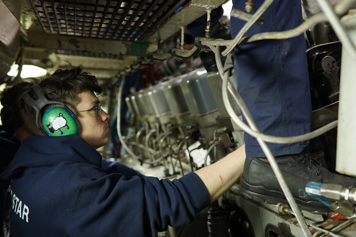 🔧🛠️#JobLove🔧🛠️ The engineering department is hard at work keeping the 44-year-old #USCG Cutter Polar Star up and running as their #Arctic mission continues.