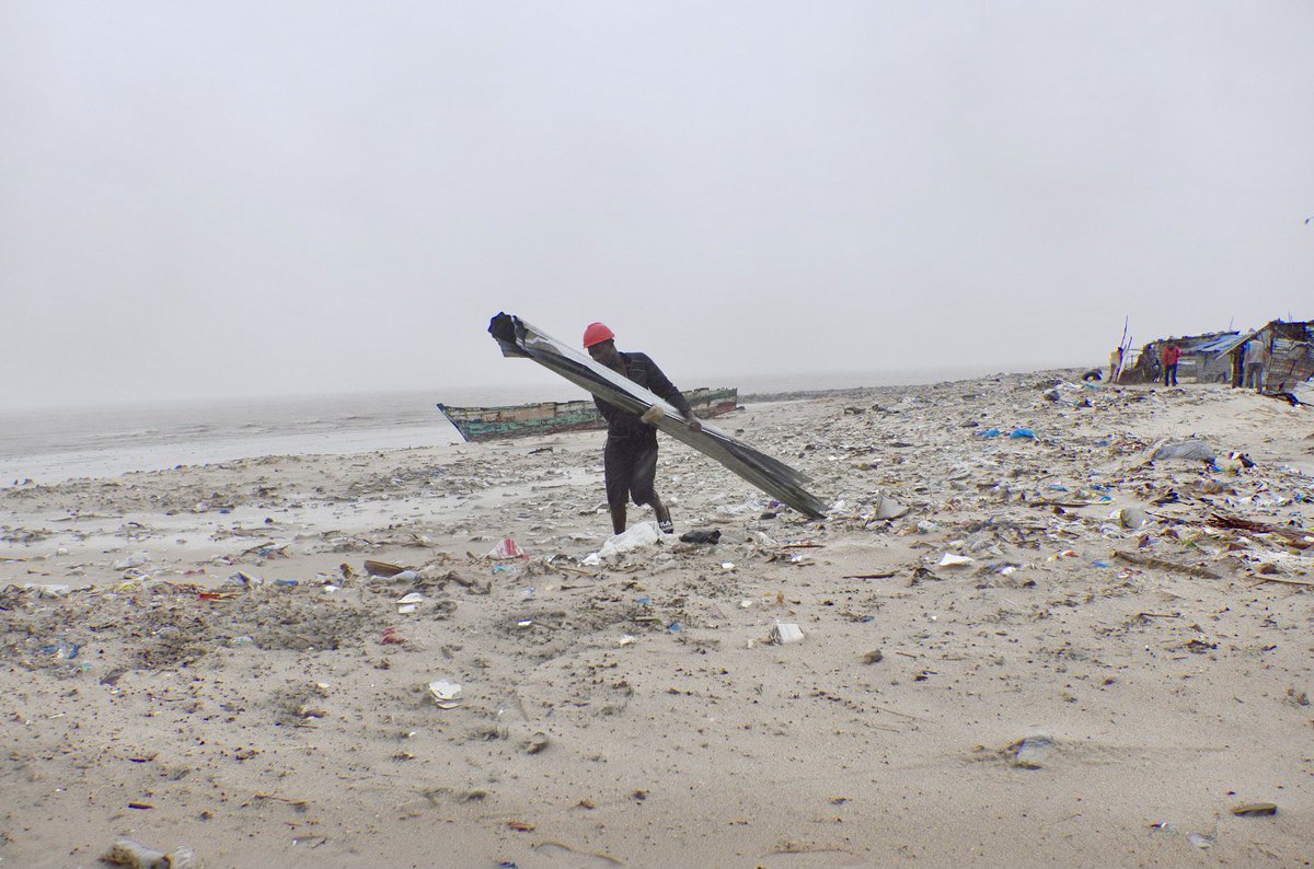 HugoReichenb's tweet photo. Scenes of post-#cyclone #Eloise in #PraiaNova, #Beira, #Mozambique https://t.co/AxLZvpM6av