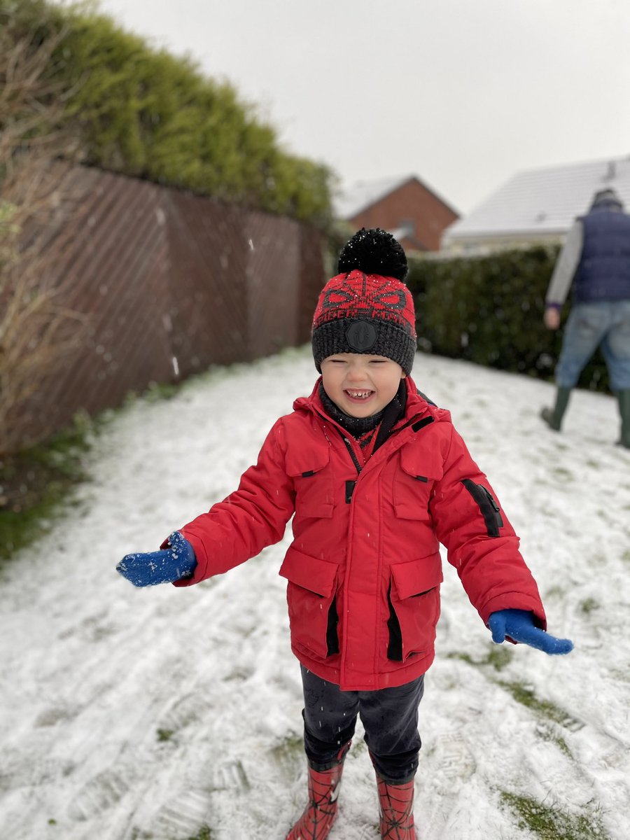 RhianGuy's tweet photo. Fun in the snow ❄️⛄️ https://t.co/FtKj3EXq5R