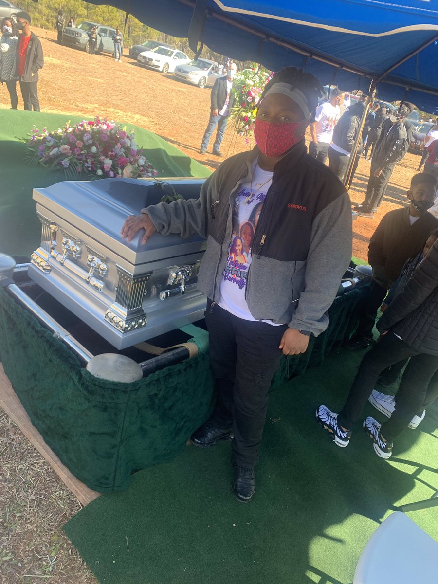 da_mobbb's tweet photo. We love you Kierra 💕#GanG https://t.co/fMXPd86rdC