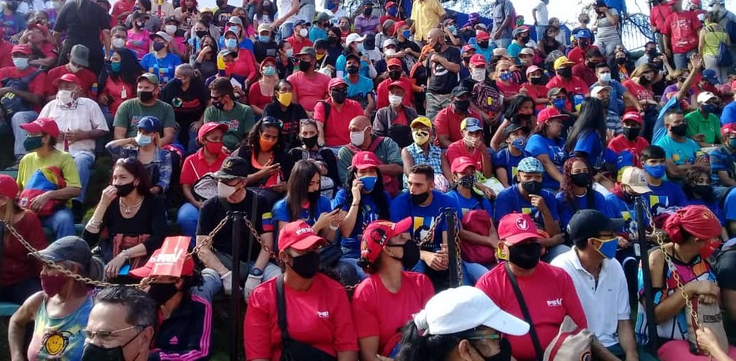 DhelizAlvarez's tweet photo. Desde el Palacio de Miraflores, en #MisiónRibas demostramos nuestro compromiso con la Patria y la Revolución y ratificamos nuestra lealtad al Presidente @NicolasMaduro 
#23ETriunfoDelPueblo
@psuvaristobulo https://t.co/0mHGXCRgmB