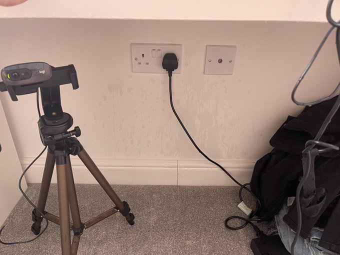 Oooopsie I didn&rsquo;t anticipate squirting that far. An electricians worst nightmare 🤣 https://t.co/YuTD