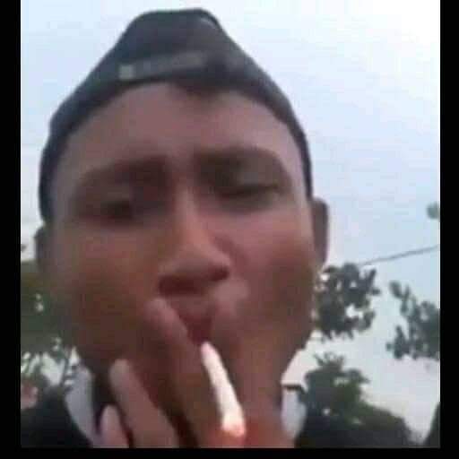 cowo ngerokok                cowo ngerokok
yg cewe suka                   yg cewe gasuka