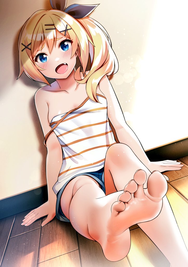 LokinaSama's tweet photo. Kiss a foot, only one girl💝
....😚💦💦 https://t.co/WAgxO9lI2i