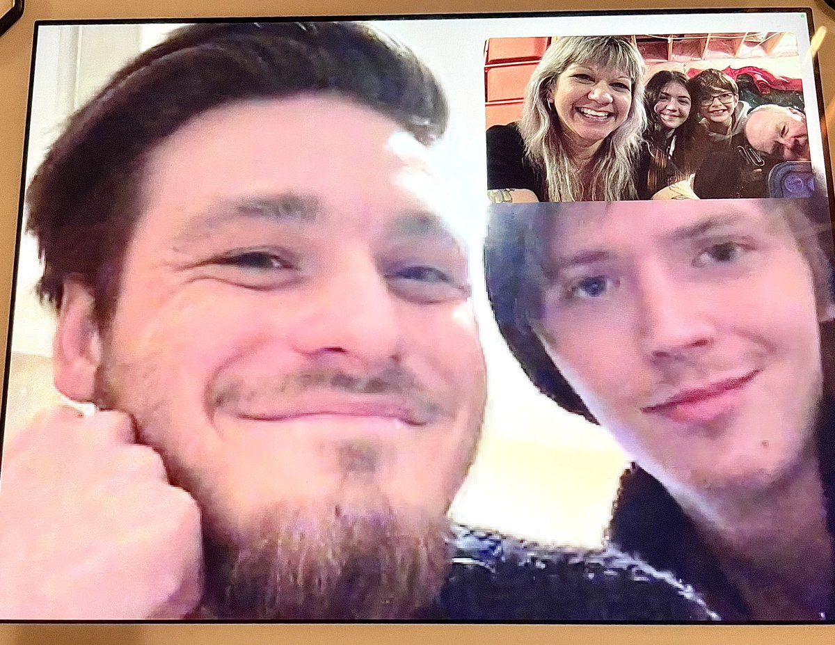 GaileMMurrell's tweet photo. Family FaceTime!
So happy to see all the kids in one frame. ❤️
#Family #Love #Siblings #VideoChat #TogetherApart #DistanceDoesntMatter #ThankfulForTechnology #PositivityinaTimeofPandemic https://t.co/WsCCfWocqQ