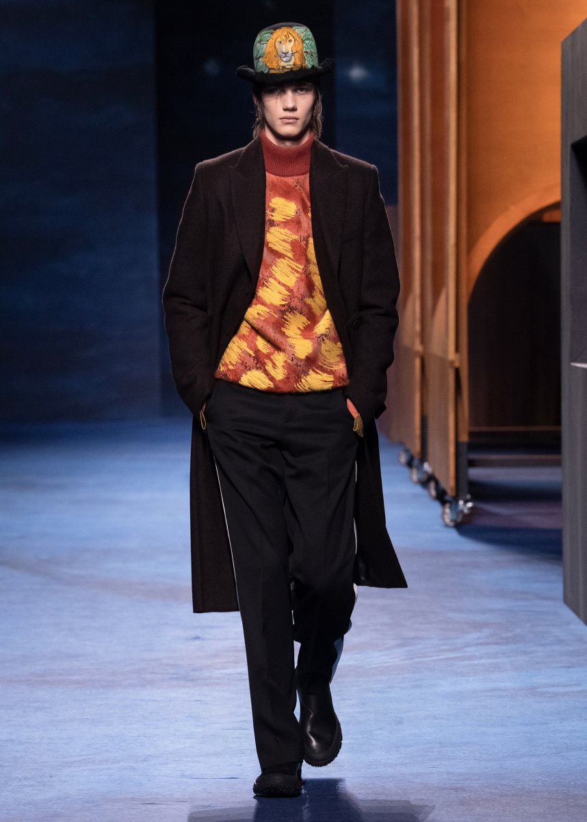 fashionsnap's tweet photo. 画家ピーター・ドイグの作品がメンズウェアに。儀式用ユニフォームの男らしさと融合した「ディオール」メンズ21-22ウィンターコレクションをレポート。
https://t.co/DLiALLNHXL #DiorWinter21 https://t.co/pqep3lbvto