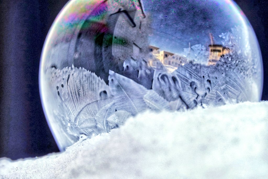 凍るシャボン玉