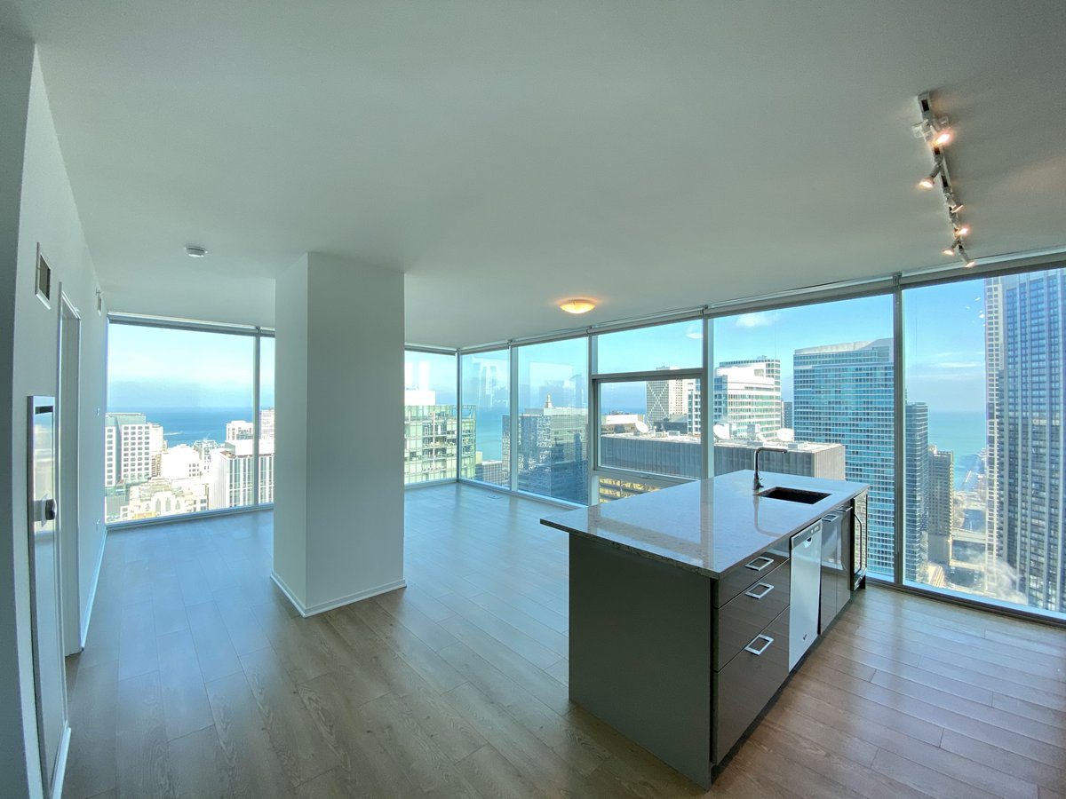 OptimaSignature's tweet image. Such a stunning photo from an APEX residence on the 37th floor with fantastic views of Lake Michigan! #BeAnOriginal