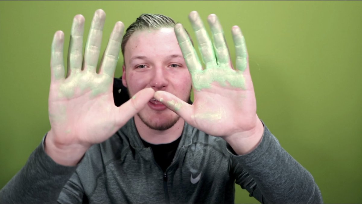 netherbrickslut's tweet photo. sam after he has to kill dream for trying to escape the prison #handsamdude /dsmp https://t.co/dHtgU2Ck2w