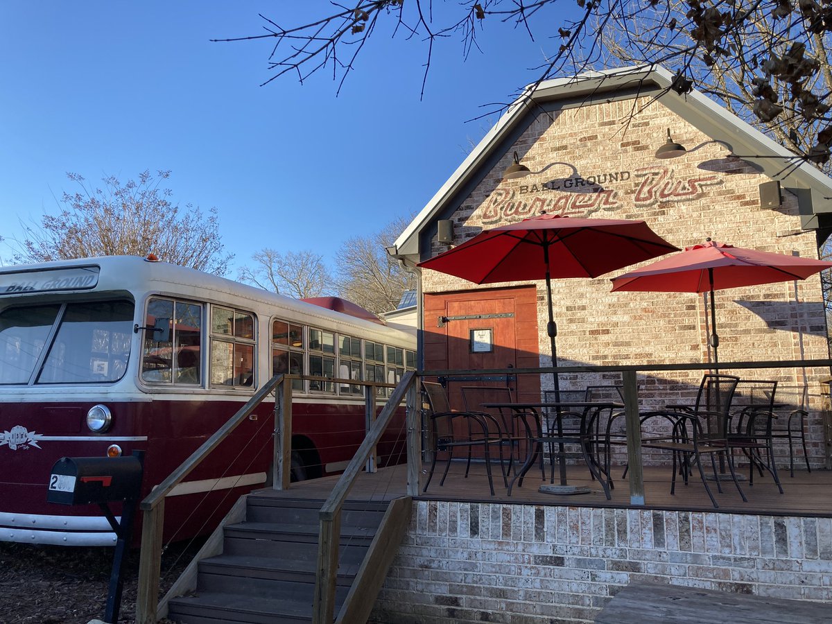 jennihilton's tweet photo. Took my daughter and her friend on a trip to the Burger Bus today in #ballground. Delicious burger, cool ambiance. Cute Main Street as well. #ballgroundga https://t.co/vHrK6RvndT