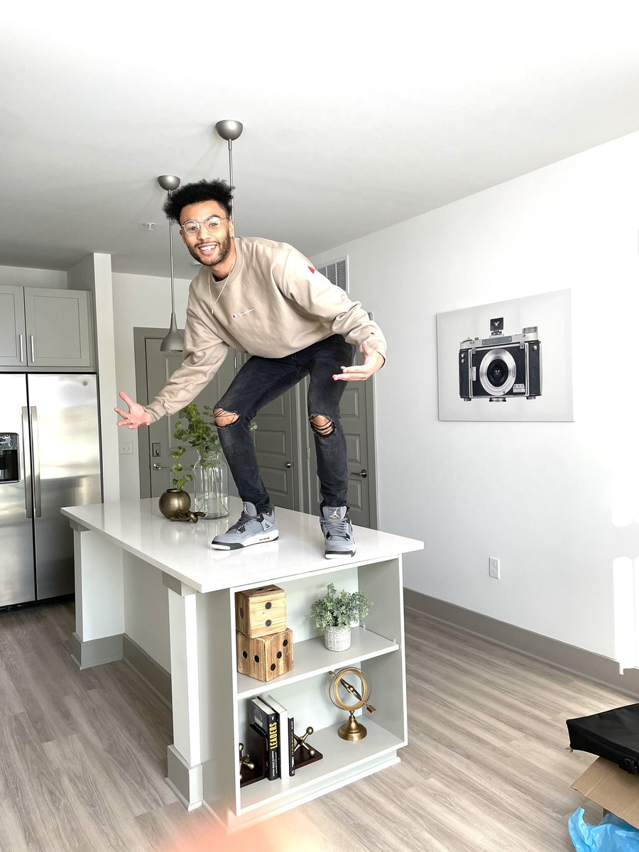 SSJJones_'s tweet photo. New Apartment feeling good 🤩 https://t.co/Krvq2vYBCW