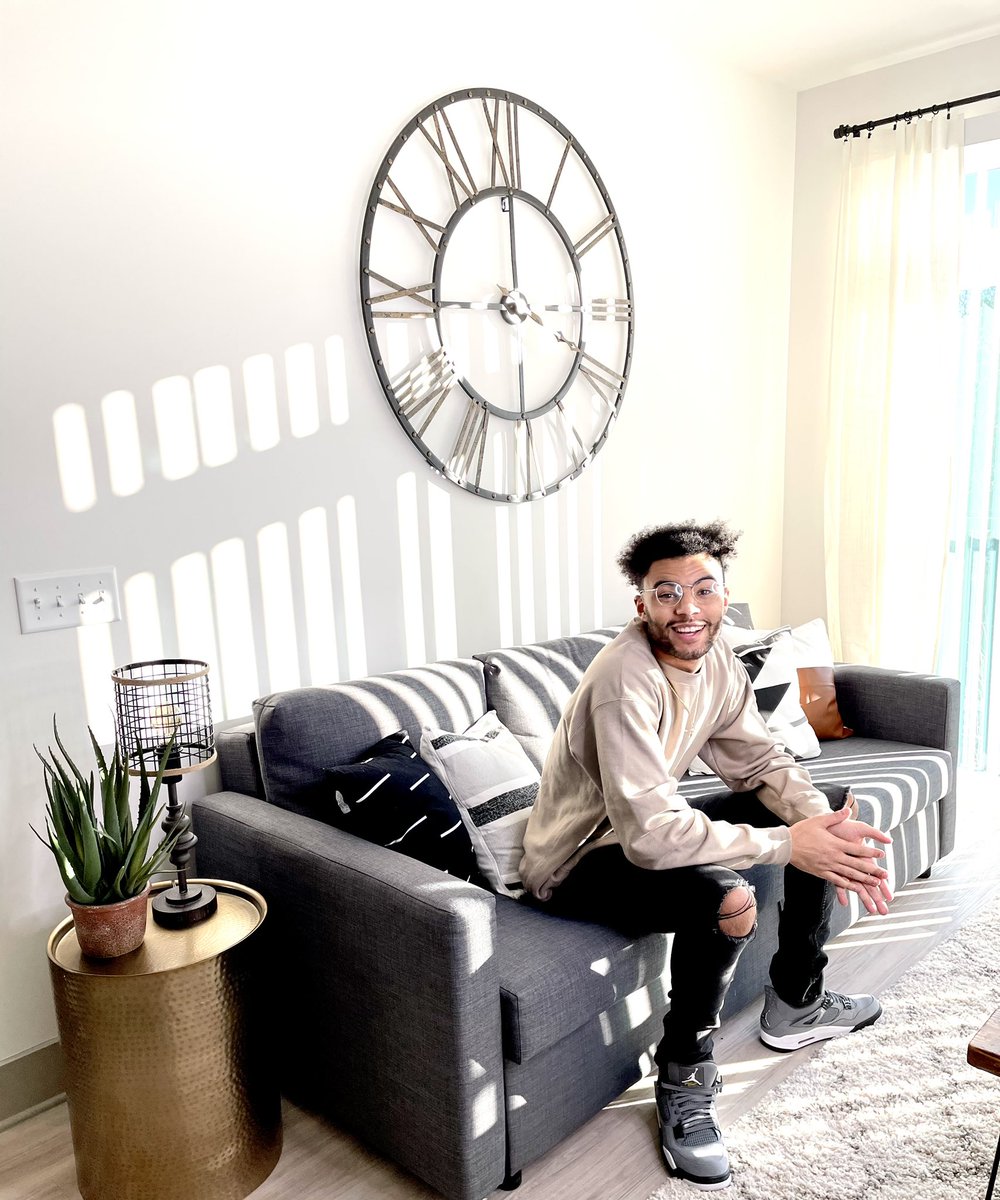 SSJJones_'s tweet photo. New Apartment feeling good 🤩 https://t.co/Krvq2vYBCW