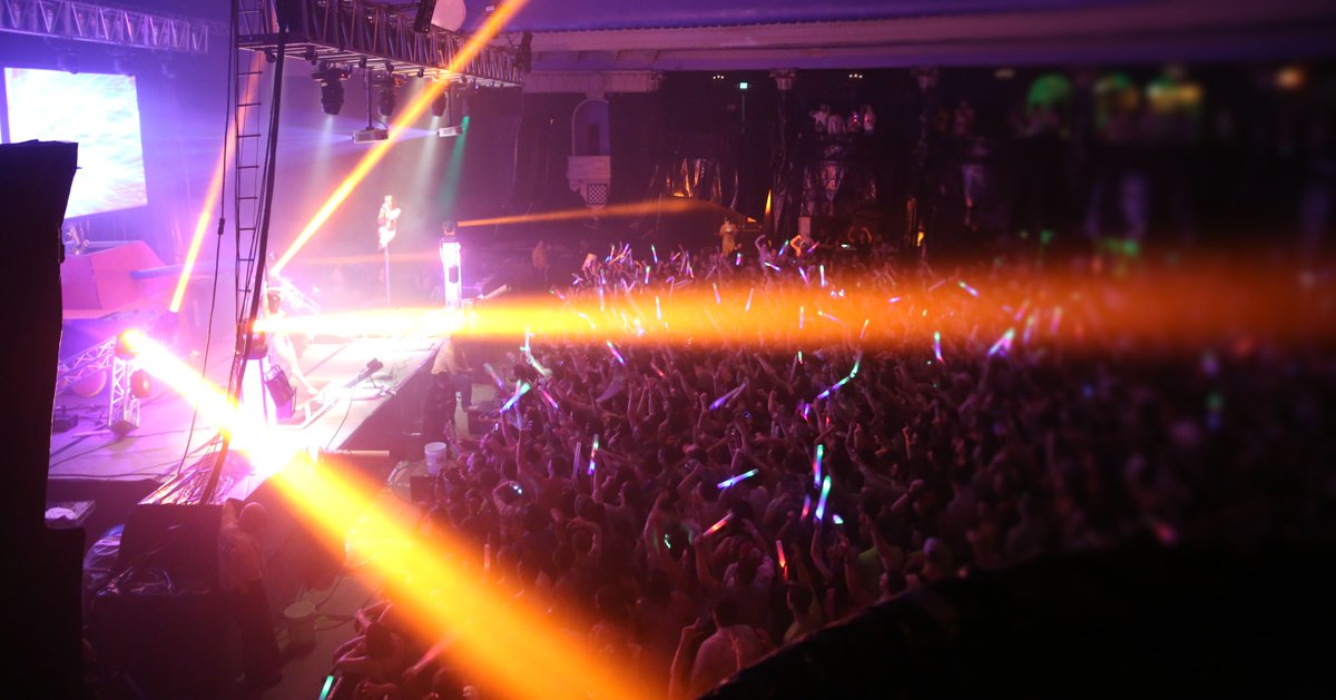 therave's tweet photo. Nothing like a party with a touch of fresh paint! #livemusic #paintwars https://t.co/mwQ0wMYfwD