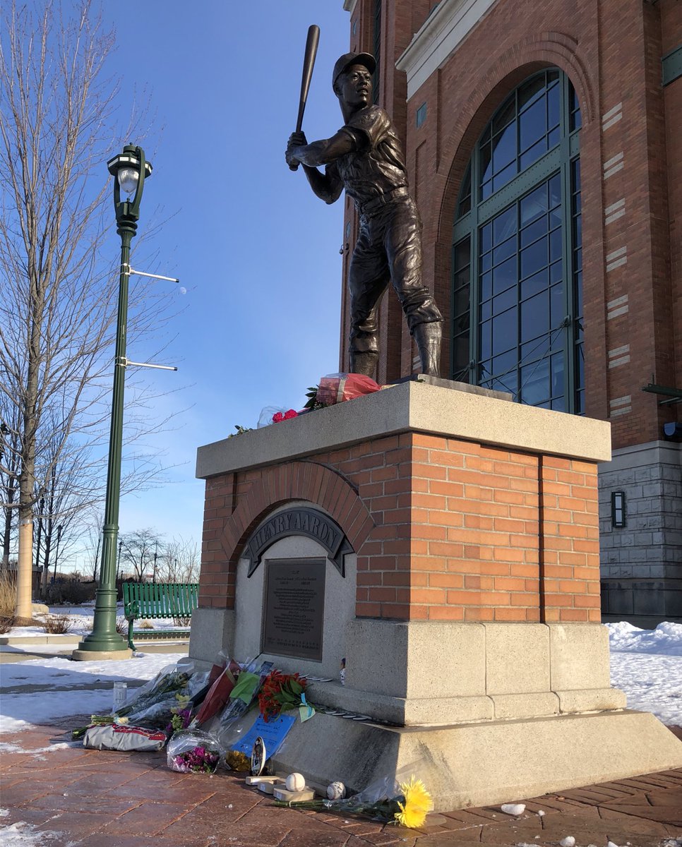 jessicatighe's tweet photo. Stopped by Hank Aaron’s statue outside the ballpark in Milwaukee today. Some really sweet notes remembering baseball’s home run king. #HankAaronRIP https://t.co/onLa5Ljvns