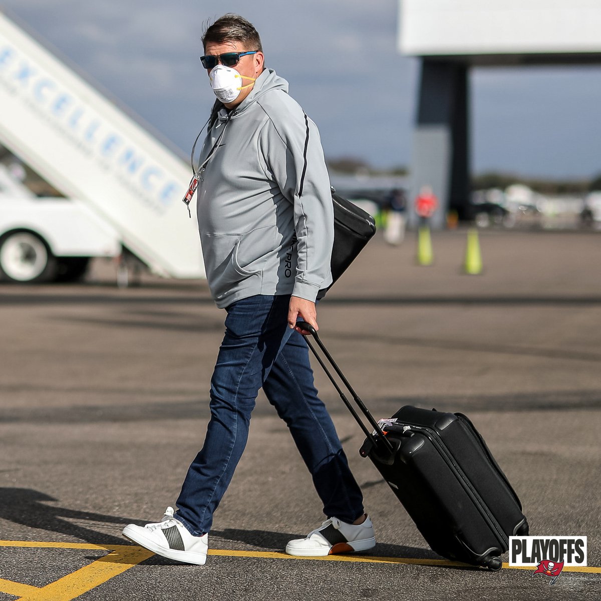 Buccaneers's tweet photo. Headed to Green Bay ✈️