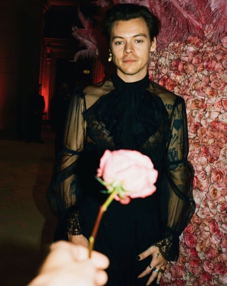 7Osloveontour's tweet photo. — harry styles at the met gala (2019) https://t.co/AmaJOQS52i