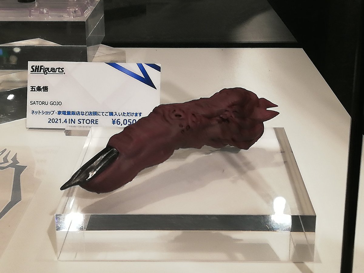name_ku's tweet photo. 昨日のアキバ。宿儺の指が展示されてた(^^) https://t.co/NRSMsjSJM2