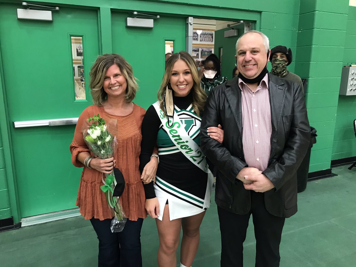 YHSAthletics's tweet photo. Congrats to our senior cheerleaders for all you do! https://t.co/driKcOwuwm