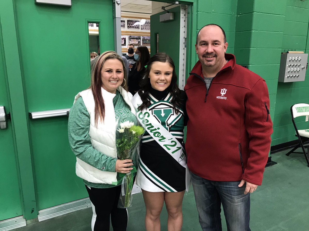 YHSAthletics's tweet photo. Congrats to our senior cheerleaders for all you do! https://t.co/driKcOwuwm