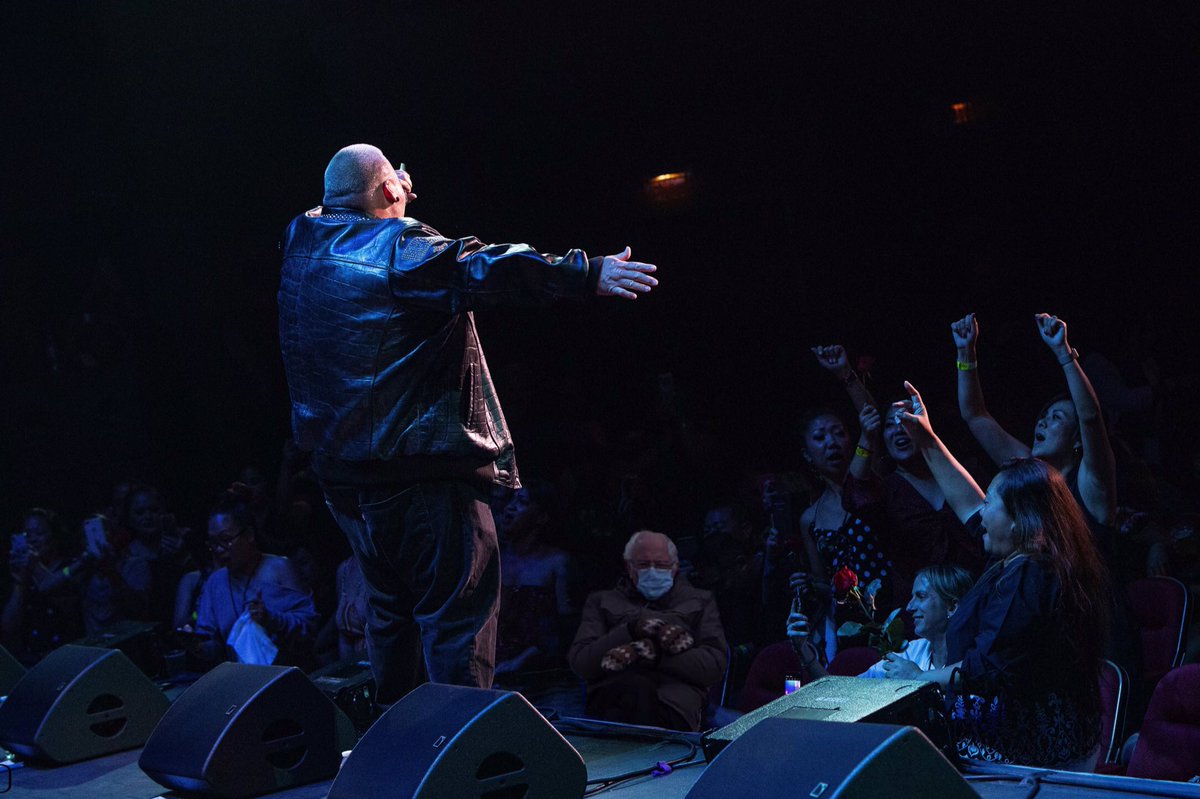 BryanAbrams's tweet photo. I canβt believe I missed Bernie in the audience that one time! I didnβt know he was even a fan! π
πΈ: @randiphoto
#BernieMemes #BernieSanders #BryanAbrams #Boomers #iwannasexyouup https://t.co/2nPJbpzA89