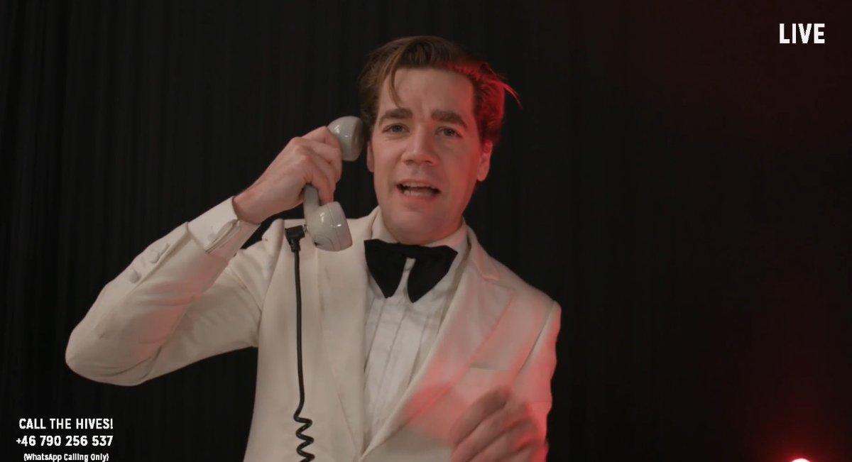 naoking705's tweet photo. 今日はNY公演。やっとリアルタイムで見てる
#TheHivesWWWTour 
#TheHives 
#WorldsFirstWorldWideWebWorldTour https://t.co/gbYrR49ZJx
