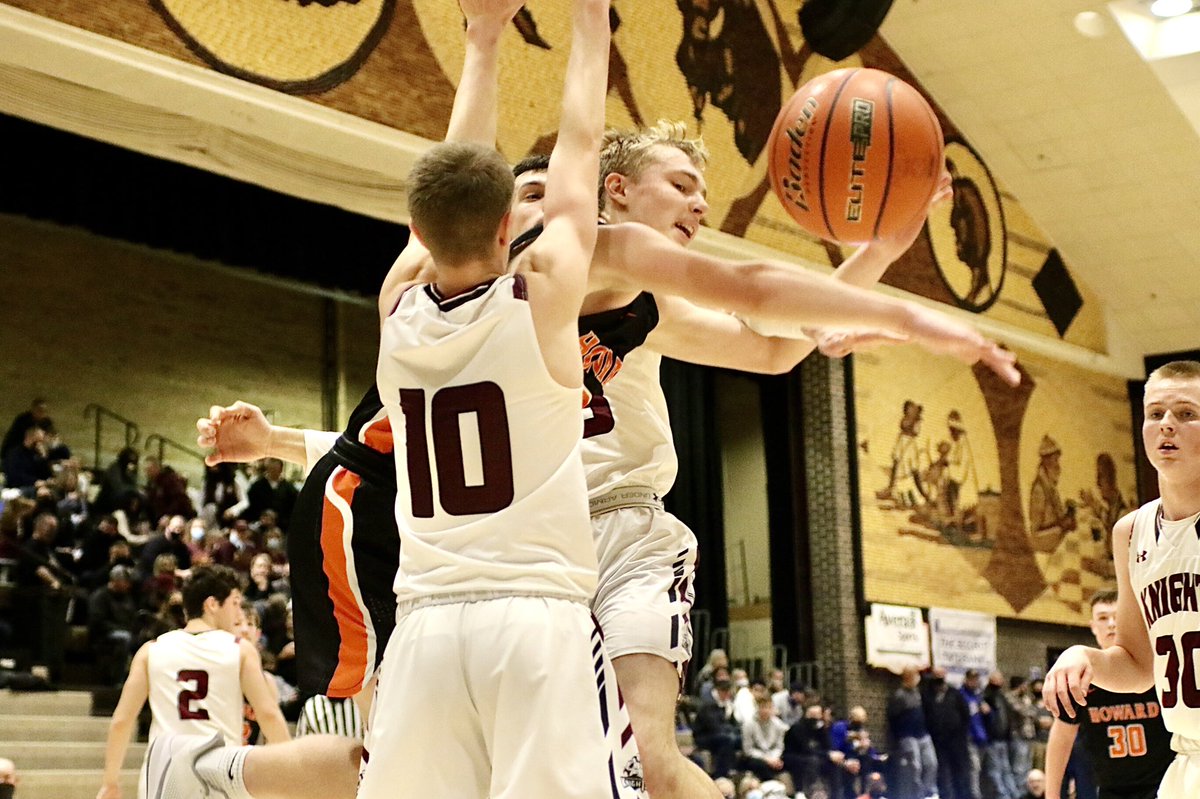 PanicButtonLive's tweet image. Hanson Classic action at the Corn Palace