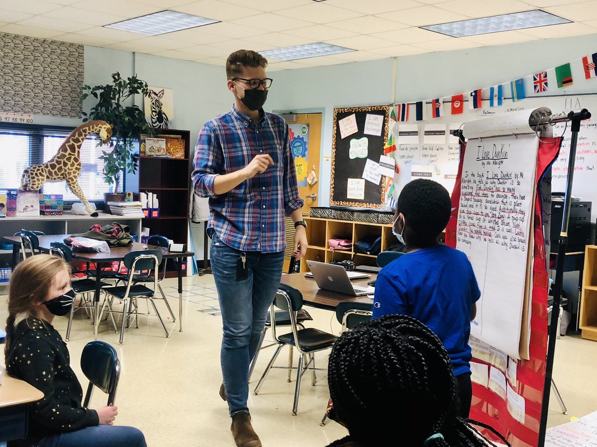 GMASteam's tweet photo. Using model texts to identify relevant and irrelevant evidence and elaborations in writing! 🎉🎉 @TheMrAlbright is fabulous! 💚💚 @WitWisdomELA https://t.co/vuz4xBsIXo
