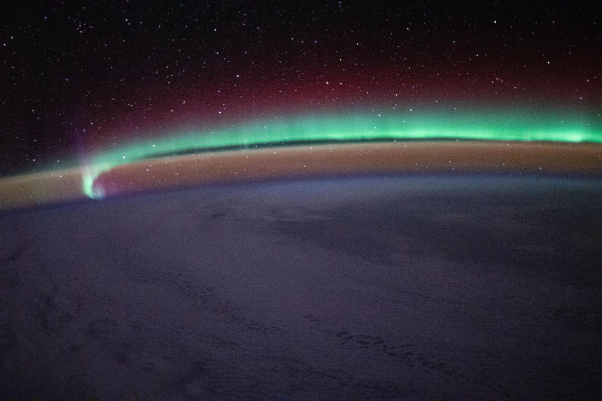 rapplerdotcom's tweet photo. Look at the stars, look how they shine for you. ✨

LOOK: The International Space Station's orbit takes it as high 51.6° above the equator, offering awe-inspiring views of the Earth's aurora in between the city lights and the twinkling stars. 📷: ISS/Twitter https://t.co/qpXmJQvtwp