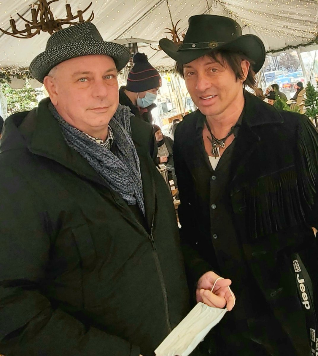johnnyalonso's tweet photo. Awesome distro meeting with Richard Wolfe of @BreakingGlassPx talking shop about our psychological thriller film Harvey. Updates soon #HarveyTheFeature #psychologicalthriller #Producer #JohnnyAlonso #horror #apreski #film #filmmaking #5filmslate #casting #positivethinking #RSig https://t.co/kEzAFBobIX