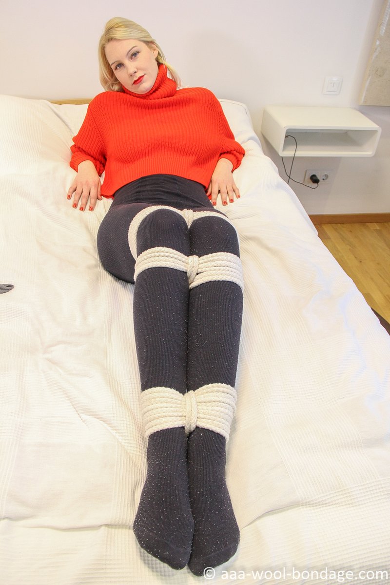 bondish_com's tweet photo. TIGHTS!
Sometimes a pair of #tights is all you need to calm down and relax.
What is your favourite style of tights?
#ribbedtights #wooltights #fleecetights.....and how do you prefer to enjoy them?
Whith #sweaters or a nice dress...on the bed or maybe with ropes...? https://t.co/w7Hi3gOr5s
