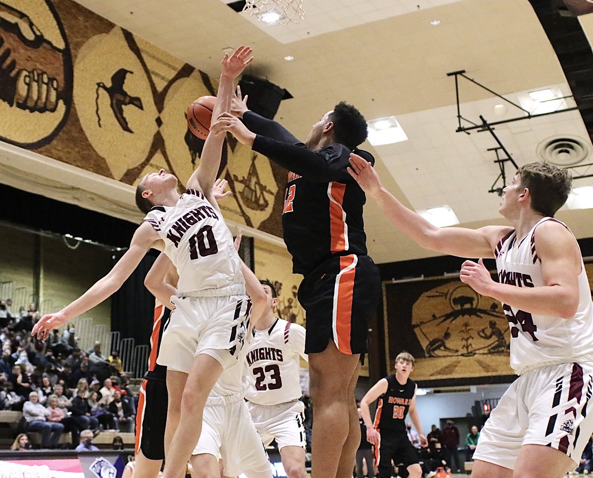 PanicButtonLive's tweet image. Hanson Classic action at the Corn Palace
