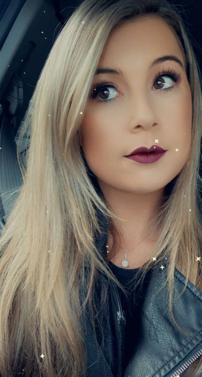 thecierracox's tweet photo. I’ve really been feeling the whole leather jacket and dark lipstick vibe lately😌 https://t.co/fJLaY4kuzy