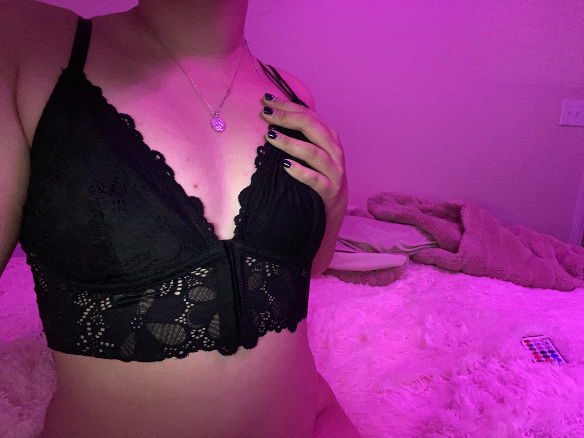 mayhem55697879's tweet photo. New bralette even though i have itty bitties that don’t need support. What do y’all think? I still prefer naked 
#lewds #nsfw #contentcreators #SellingContent #sellingphotos #chaturbatebroadcaster #lewdpics #bi https://t.co/Tgq6Nbwkz5