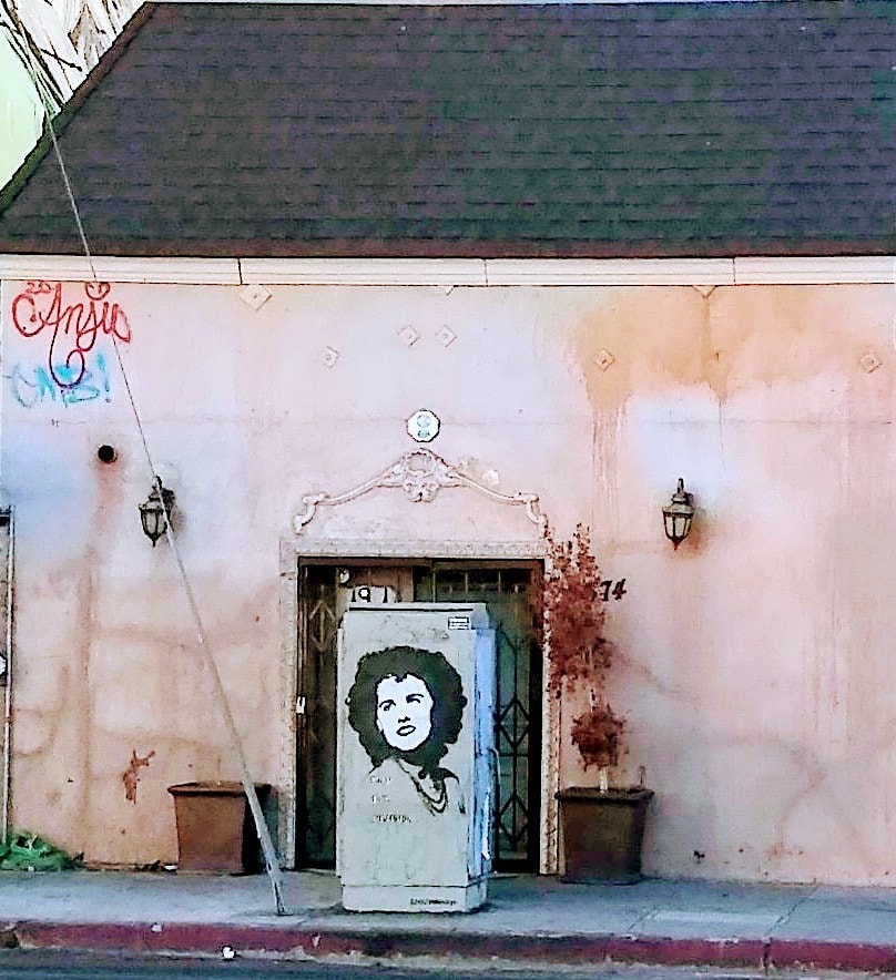 MikulRobins's tweet photo. Street Art, my neighborhood https://t.co/eIwFeJ1R4o