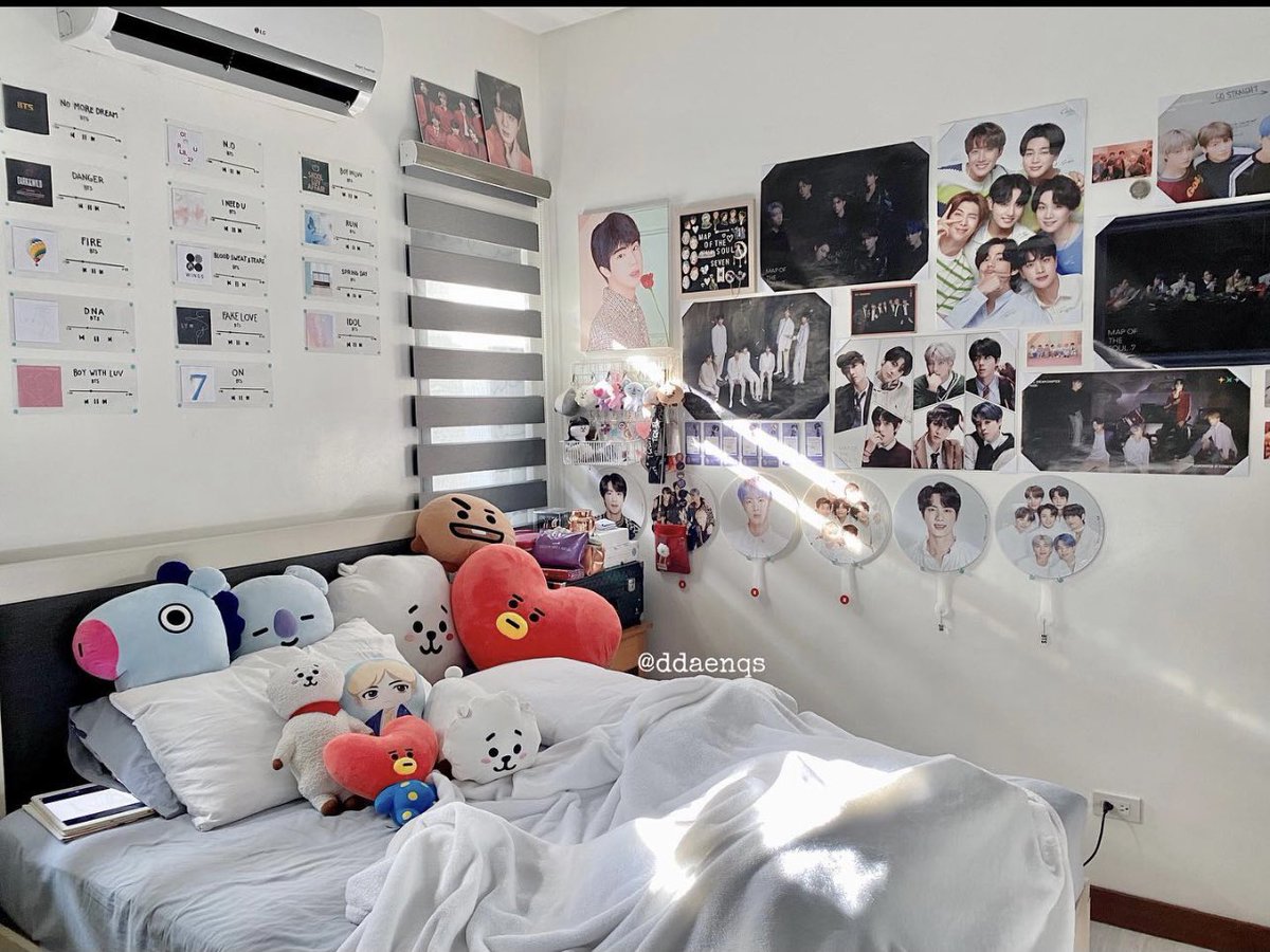 Seoul_SistersPH's tweet photo. A room that every army deserves ✨💜 stay tuned and follow us to achieve your army room goals 💜
ctto #BTS #BTSARMY #kpopgoals #Merch #Seoul_SistersPH https://t.co/WUclBxo9UD