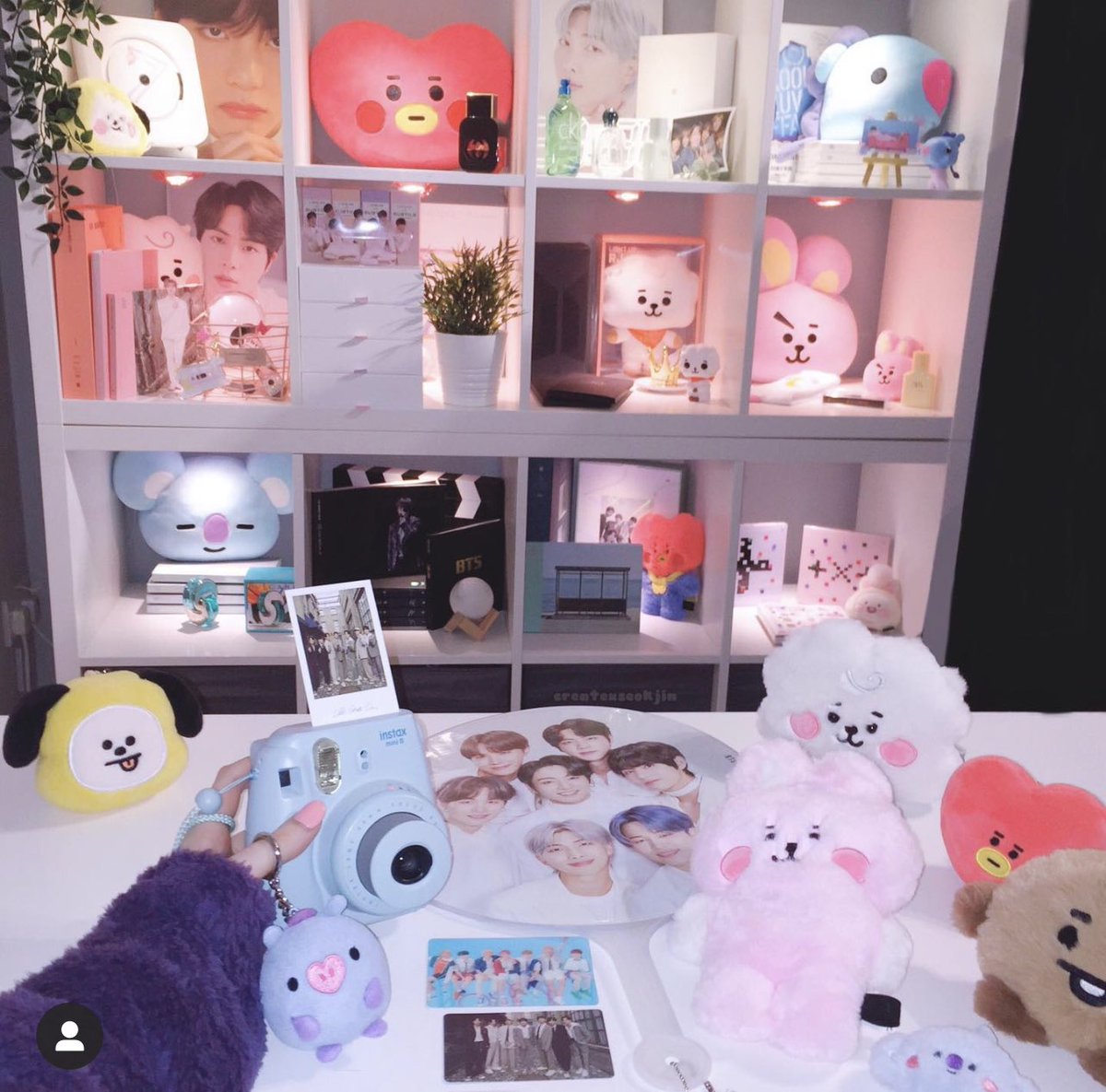 Seoul_SistersPH's tweet photo. A room that every army deserves ✨💜 stay tuned and follow us to achieve your army room goals 💜
ctto #BTS #BTSARMY #kpopgoals #Merch #Seoul_SistersPH https://t.co/WUclBxo9UD