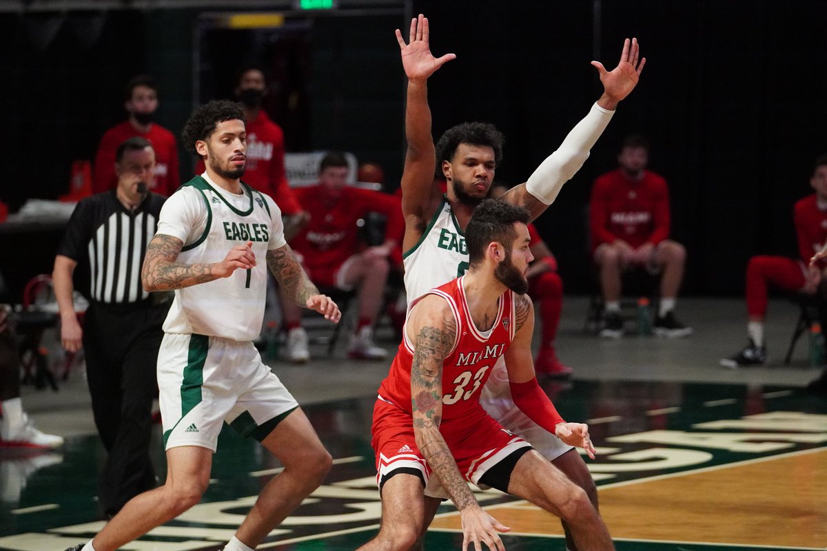 MiamiOH_BBall's tweet photo. 𝟑-𝟎 𝐨𝐧 𝐭𝐡𝐞 𝐰𝐞𝐞𝐤.🙌🙌🙌

#RiseUpRedHawks https://t.co/VcoTKxagcQ