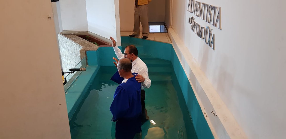 SebaAlvaradoAhu's tweet photo. Hoy en el inicio del #ProyectoMiel los #Ancianos del distrito IASD La Paz - AMCH liderando el #Evangelismo y dirigiendo los primeros bautismo de esta semana especial. @IASDMetro @iasdsudamerica @Pr_Jaramillo_H @nelsontapia77 @ntchile @stanleyarco  @praldomunoz @alex9_yonel https://t.co/V3HWb0yHwr