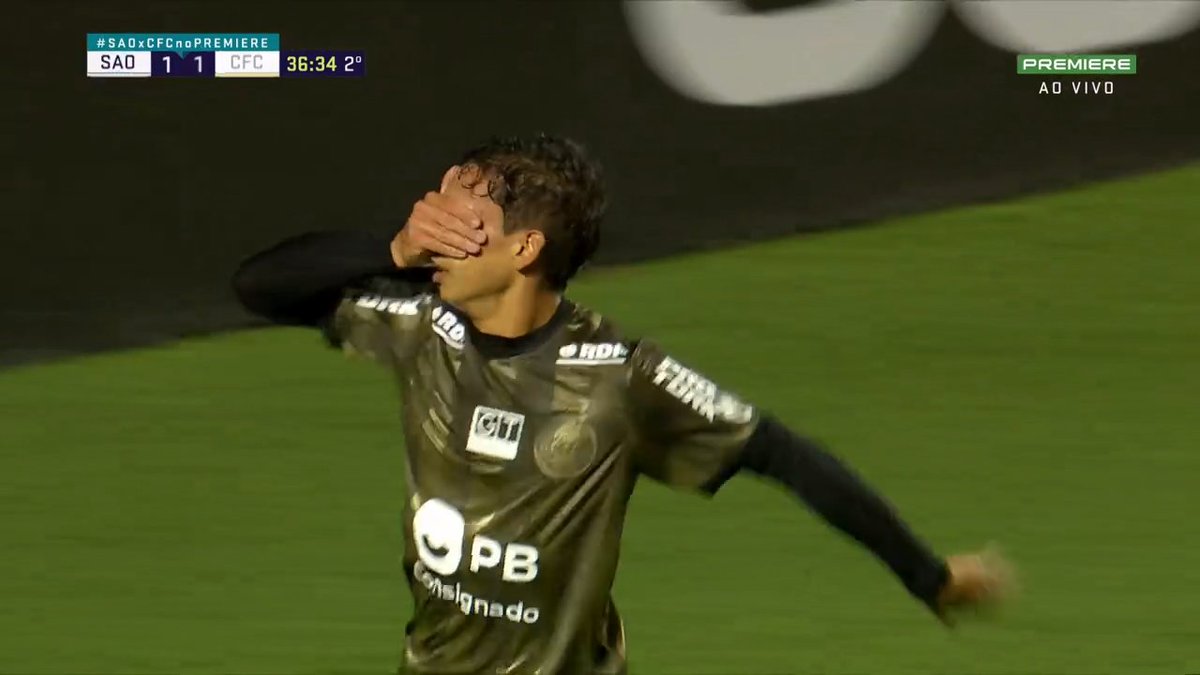 OficialSala12's tweet photo. Daniel Alves passou a vida empilhando títulos pra ter que passar por isso no fim da carreira KKKKKKKK https://t.co/0nsDKprhsV
