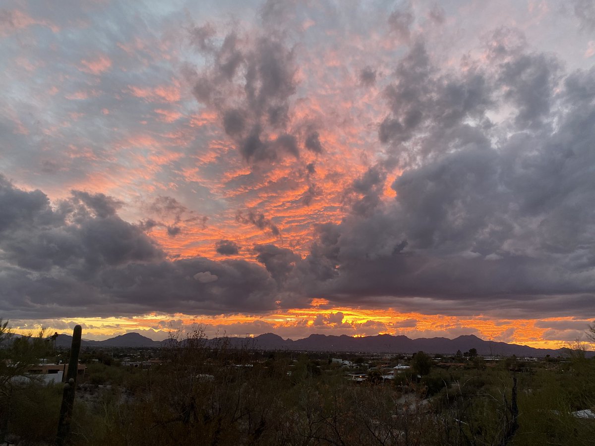 This Tucson sunset 😍#whyilovewhereilive #tucson #arizona #sunset #nofilter @KOLDNews