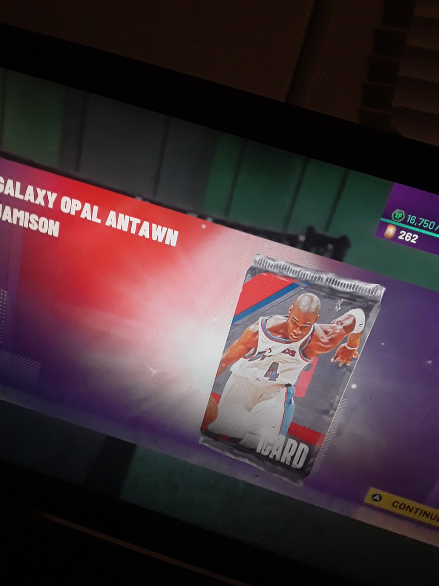 PeterGr33689588's tweet photo. @SSJNICKK @NBA2K_MyTEAM Sorry took me awhile to get to this, Idk if I should sell that kid, it has been really good for me and the same thing with the john wall, but I did get that antawn jamison opal. https://t.co/F8AamJ2Vvr
