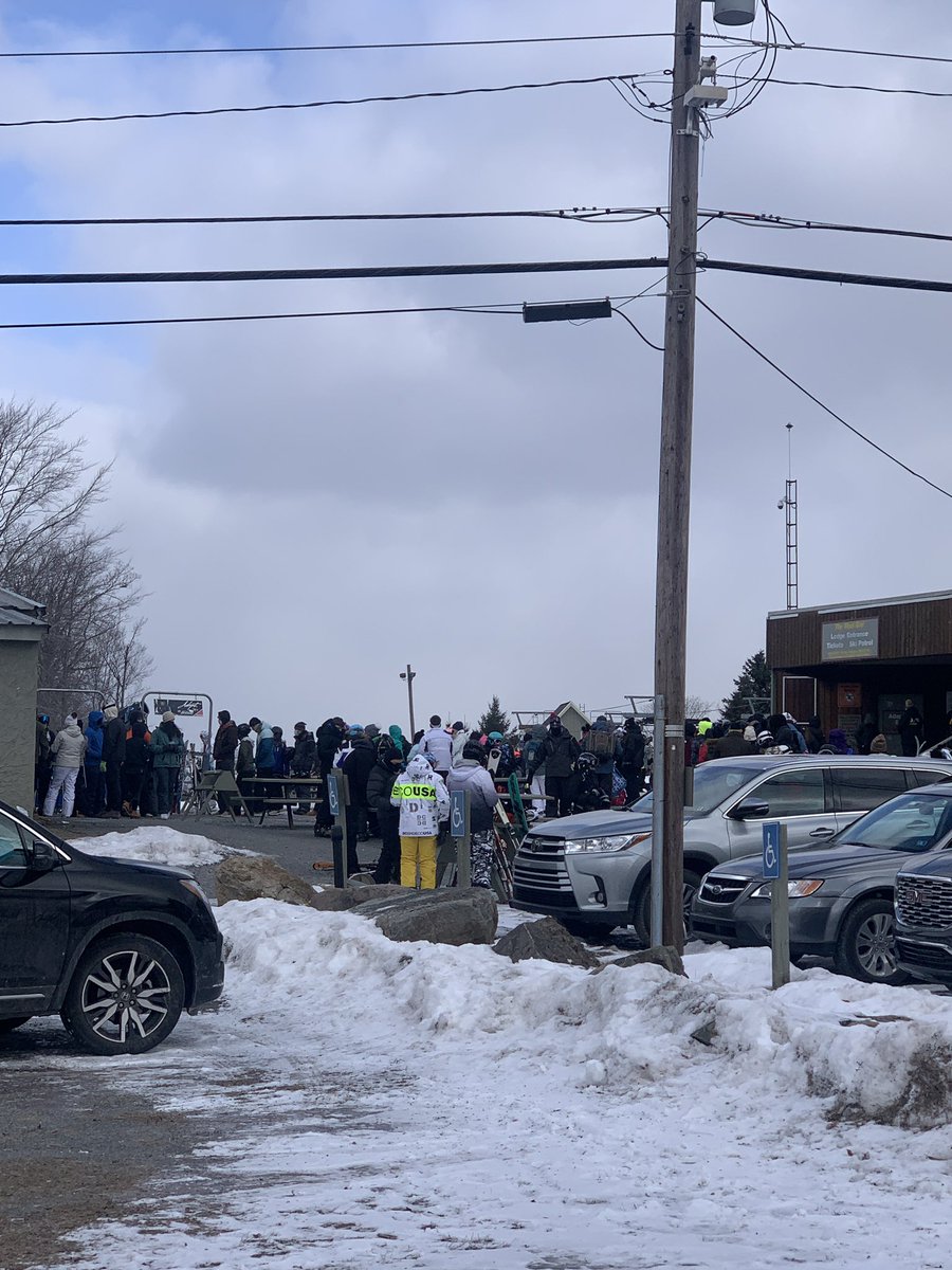 WereParents's tweet photo. So much for COVID precautions. What happened today. We left because of the amount of people. No way passes were limited today.  @skiJFBB @VailResorts @snowdotcom @goskipa  #jfbb #epicpass https://t.co/bqwRbcsgOp