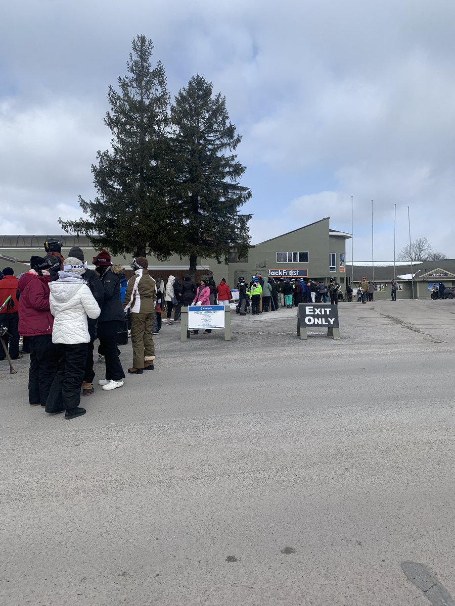 WereParents's tweet photo. So much for COVID precautions. What happened today. We left because of the amount of people. No way passes were limited today.  @skiJFBB @VailResorts @snowdotcom @goskipa  #jfbb #epicpass https://t.co/bqwRbcsgOp