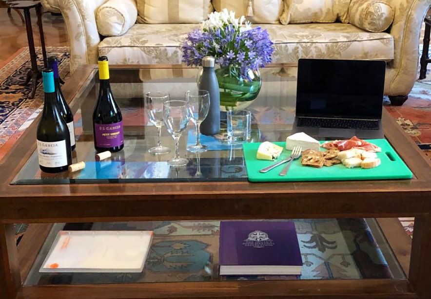 IanDuddyUK's tweet photo. A pesar del “temblorcito” estoy disfrutando de una cata de vinos en linea, gracias a @ChileWineTrails. El vino es la mayor exportación chilena al Reino Unido. Salud! 🍷 

#QuedateEnCasaYa #StayHome https://t.co/okOePuMyNB
